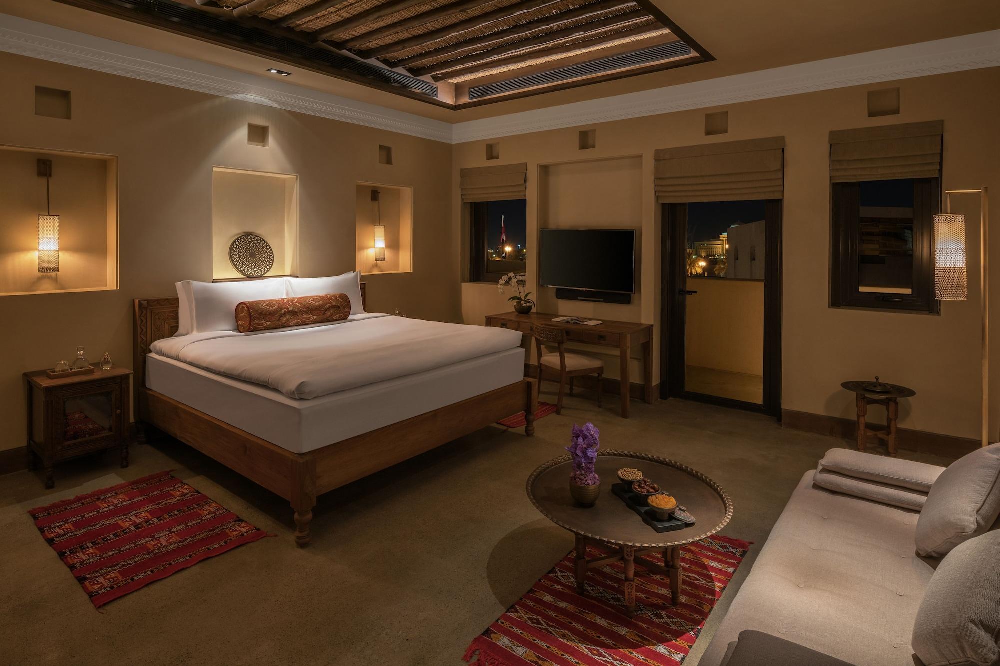 Hotel The Chedi Al Bait, Charjah Extérieur photo A bedroom at the hotel