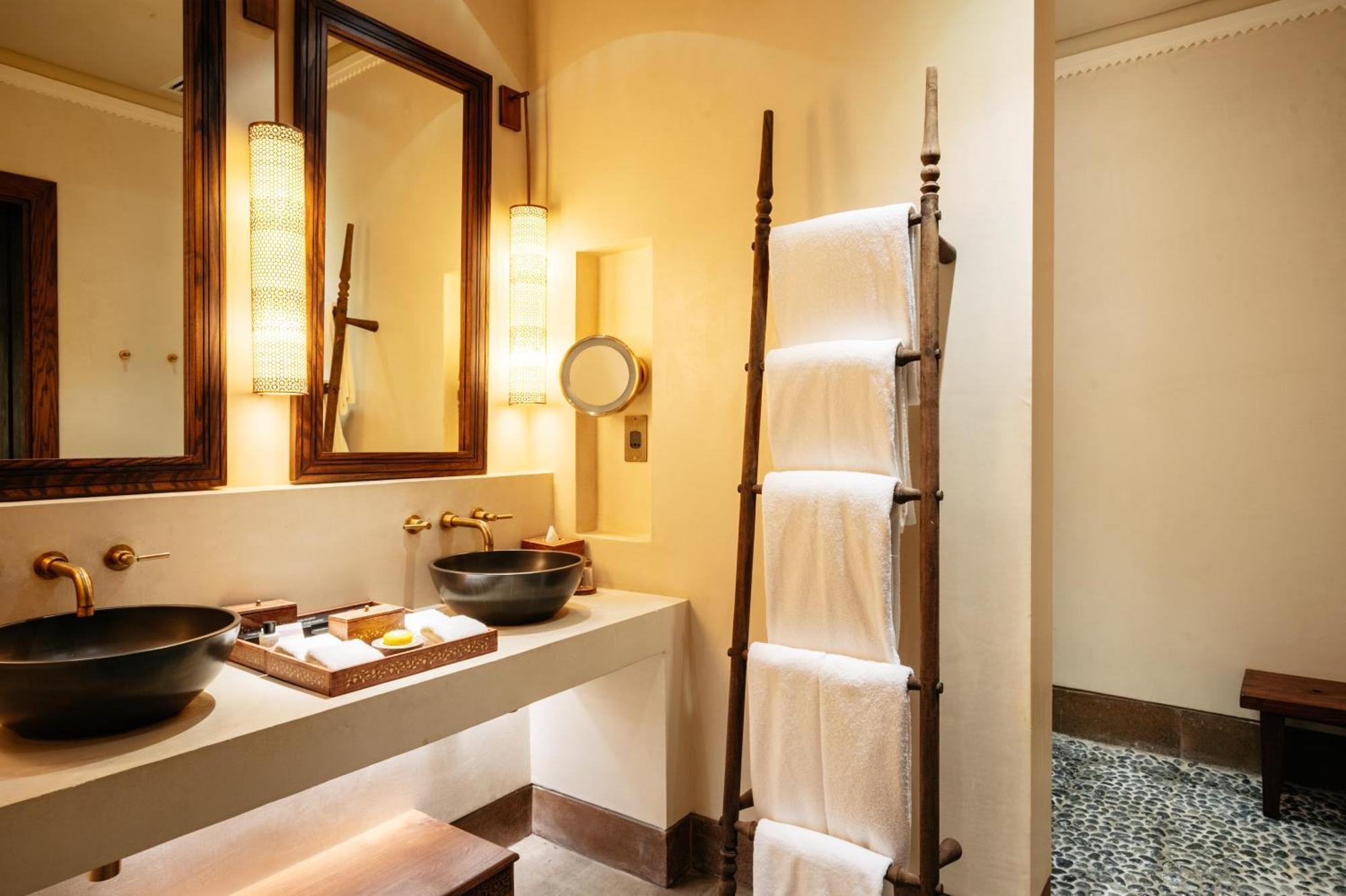 Hotel The Chedi Al Bait, Charjah Extérieur photo Bathroom at The Oberoi, Mumbai