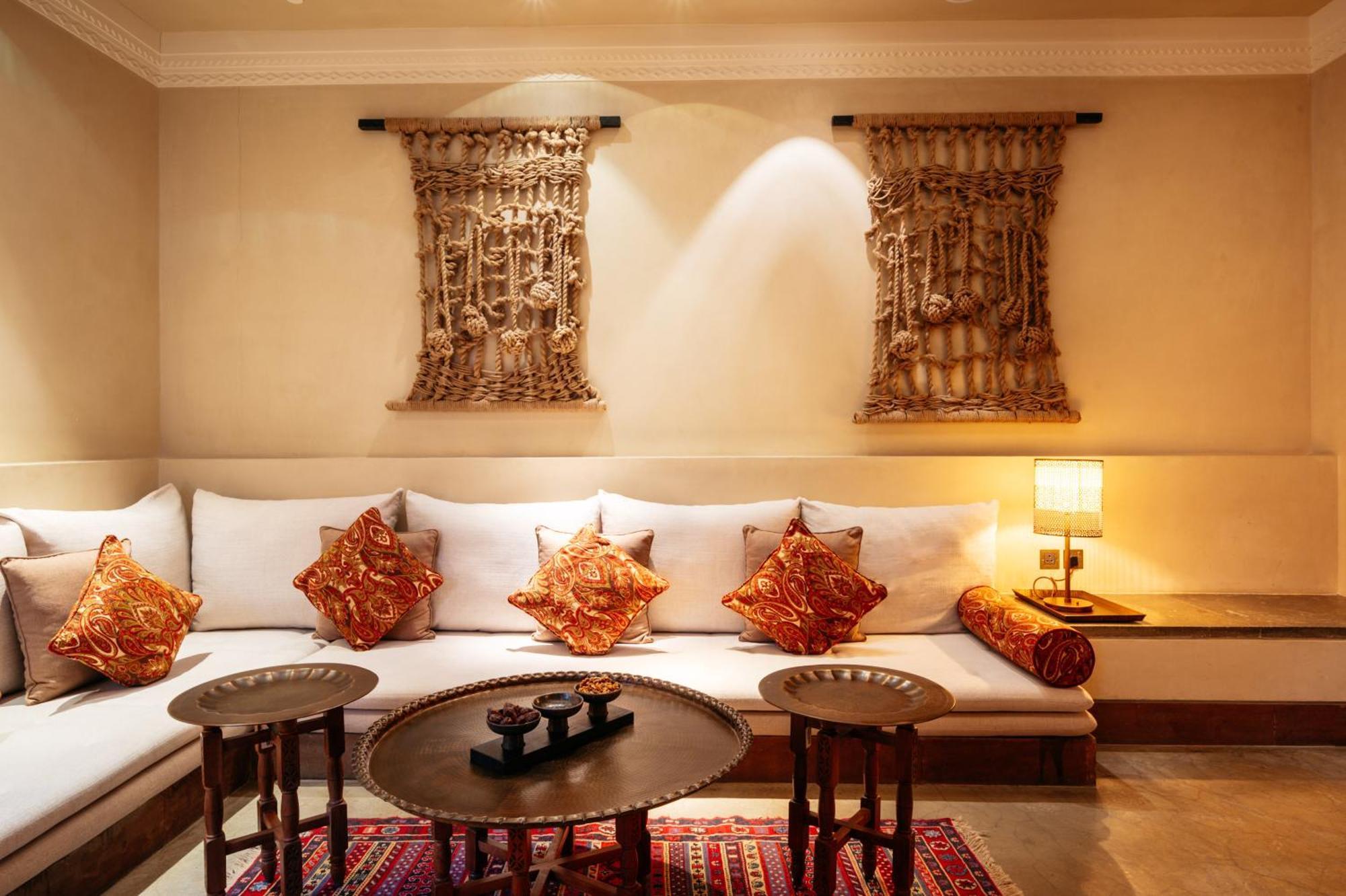 Hotel The Chedi Al Bait, Charjah Extérieur photo A traditional Moroccan living room