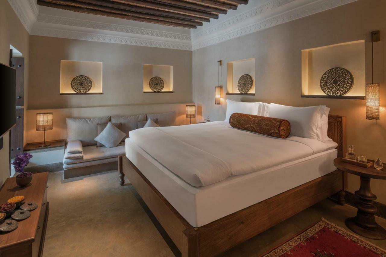 Hotel The Chedi Al Bait, Charjah Extérieur photo A bedroom at the hotel