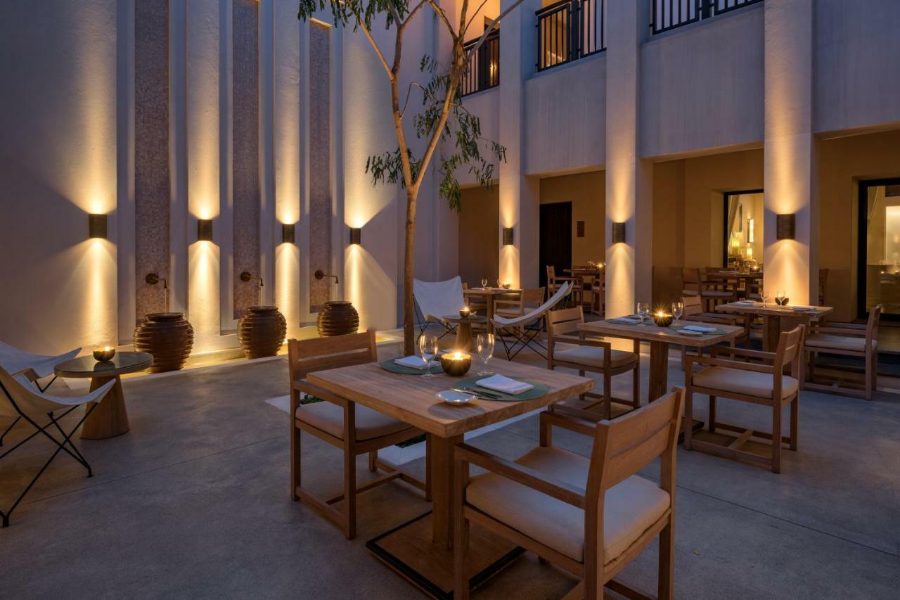 Hotel The Chedi Al Bait, Charjah Extérieur photo The restaurant at the hotel