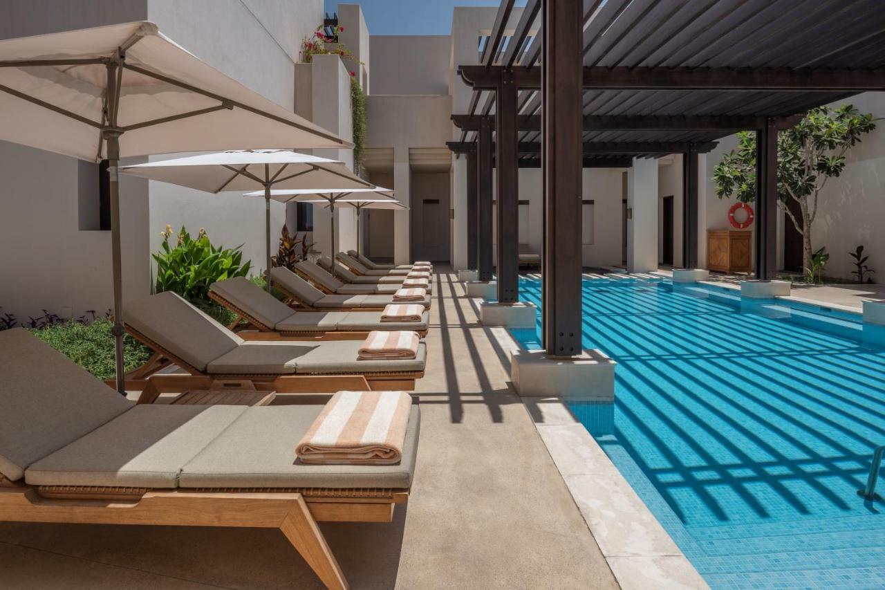 Hotel The Chedi Al Bait, Charjah Extérieur photo The pool at the hotel
